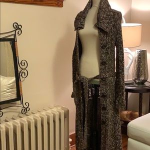 MODA International Long knit sweater with belt